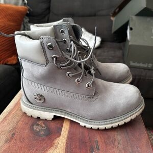 Timberland Gray High-Top Boots with Rugged Sole
